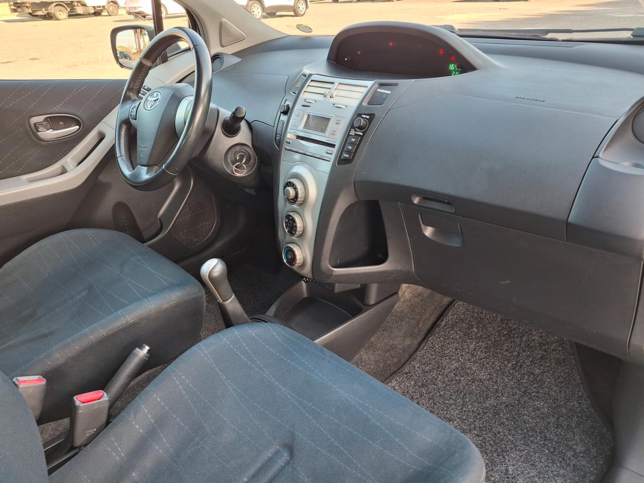 Toyota Yaris 1.3 Benzina-5 Porte-OK NEOPATENTATI.