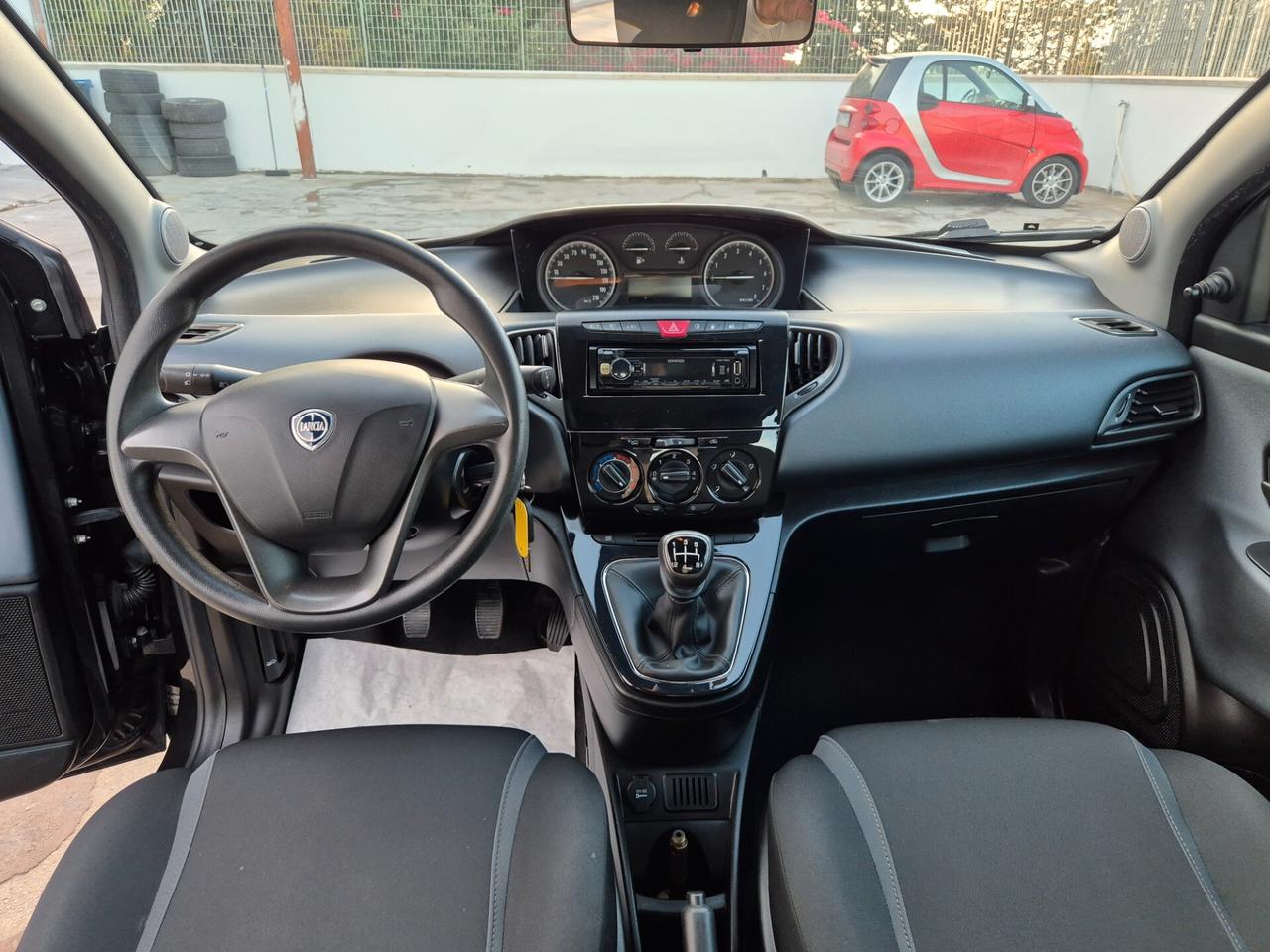 Lancia Ypsilon 1.2 69 CV 5 porte Silver