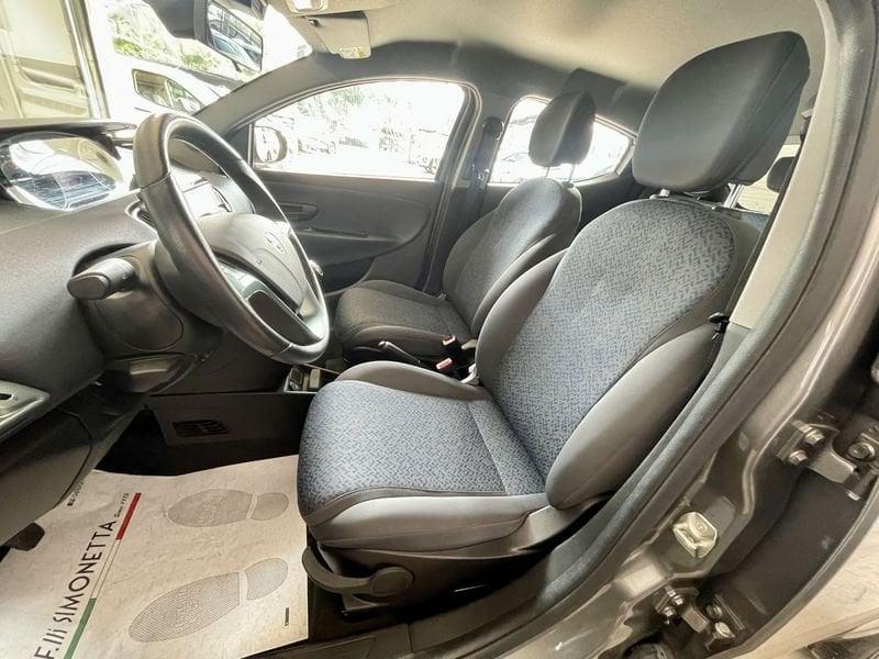 Lancia Ypsilon 1.0 firefly hybrid Gold s&s 70cv 5p.ti - AZIENDALE
