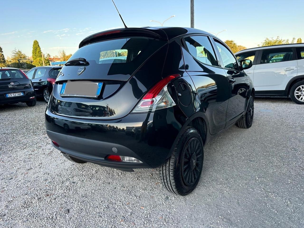Lancia Ypsilon 0.9 TwinAir 85 CV 5 porte Metano Ecochic Elefantino