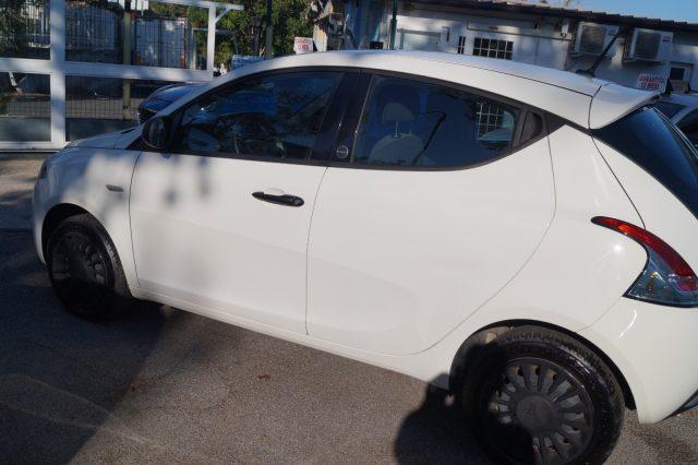 LANCIA Ypsilon 1.0 FireFly 5 porte S&S Hybrid Ecochic Silver