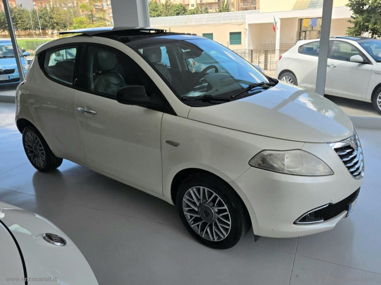 LANCIA Ypsilon 1.3 MJT 95 CV 5p. S&S Platinum TETTO APRIBILE