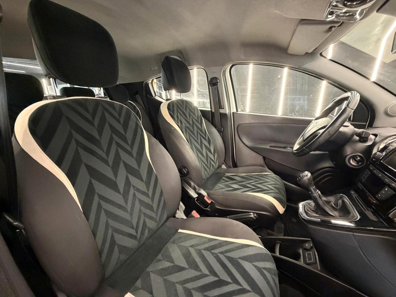 Lancia Ypsilon 1.3 MJT 16V 95 CV 5 porte S&S Platinum-KM CERTIFICATI-PERMUTE-12 MESI GARANZIA