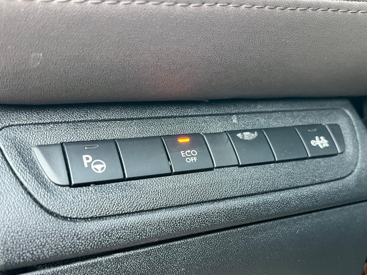 Peugeot 2008 1.6 HDi 115 CV Allure