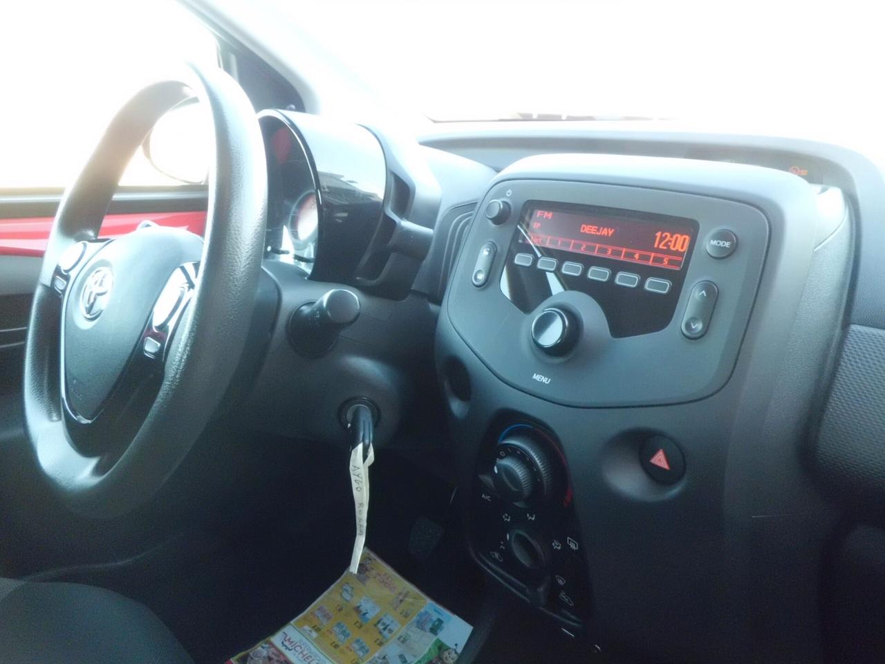 Toyota Aygo Connect 1.0 VVT-i 72 CV 5 porte x-clusiv red style MMT