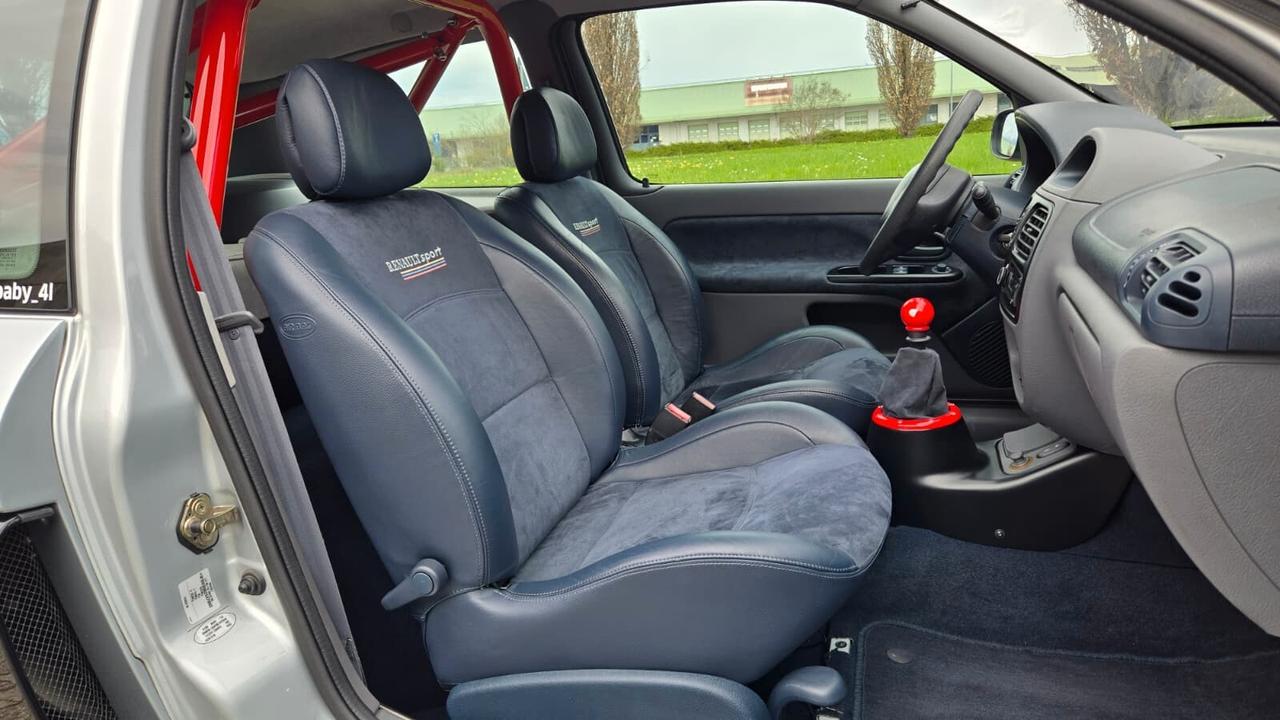 Renault Clio 3.0 V6 24V cat 3 porte Sport