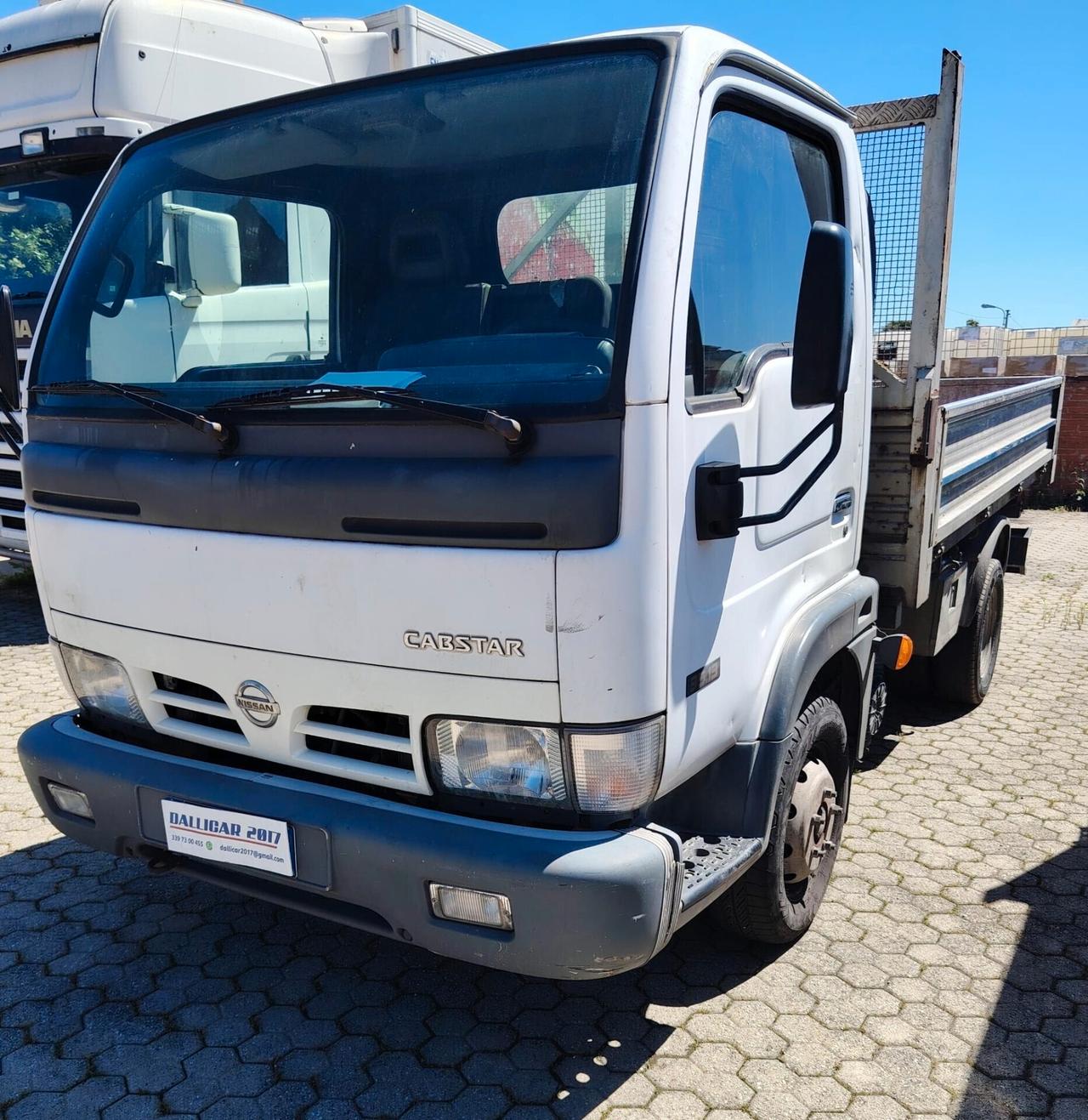 Nissan CABSTAR RIBALTABILE TRILATERALE (CON PROBLEMI)