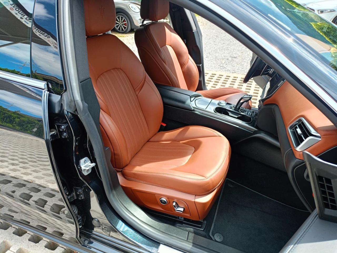 Maserati Ghibli 330 CV MHEV GT