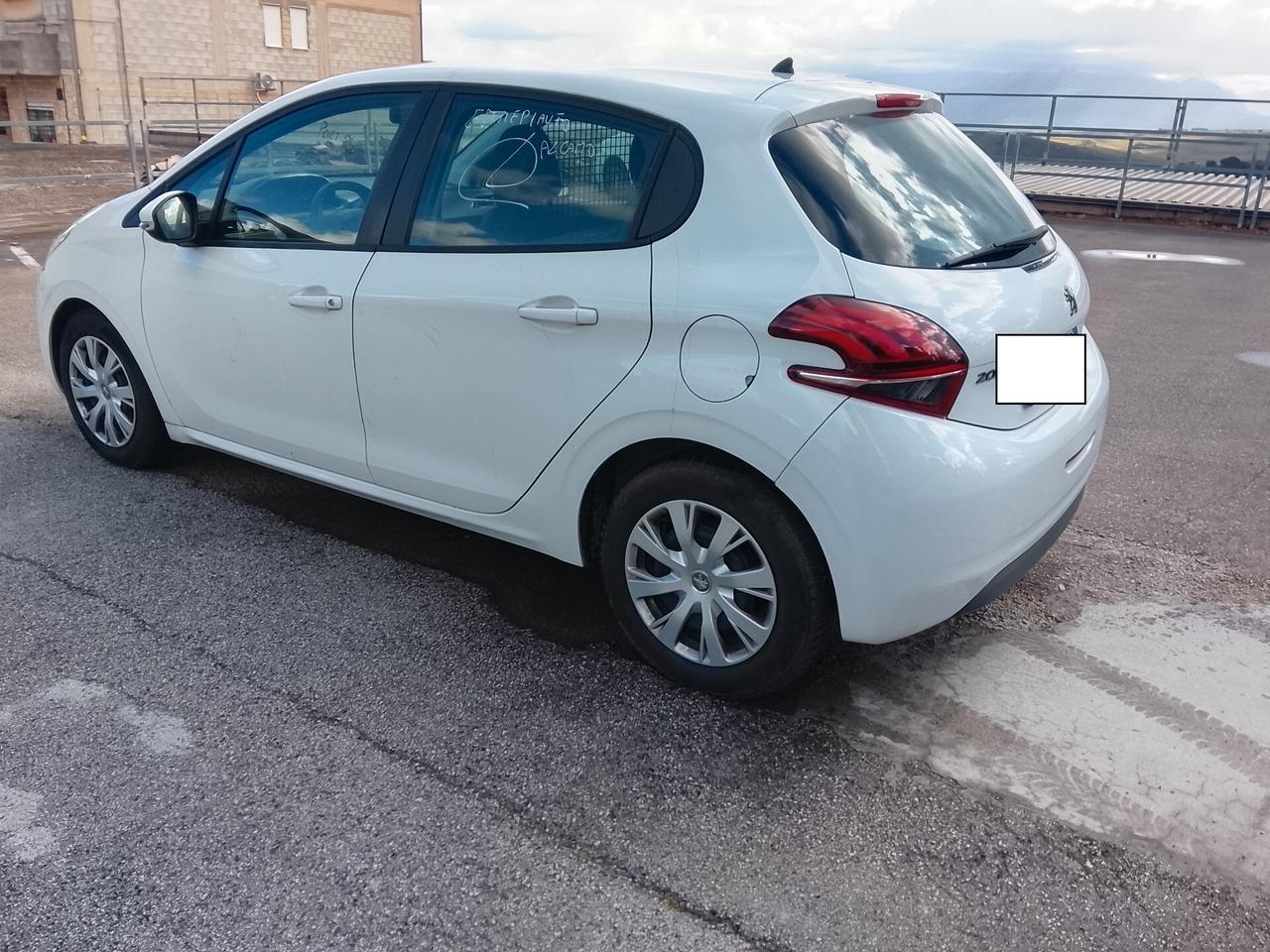 Peugeot 208 Van 1.6 HDi detraibile al 100%
