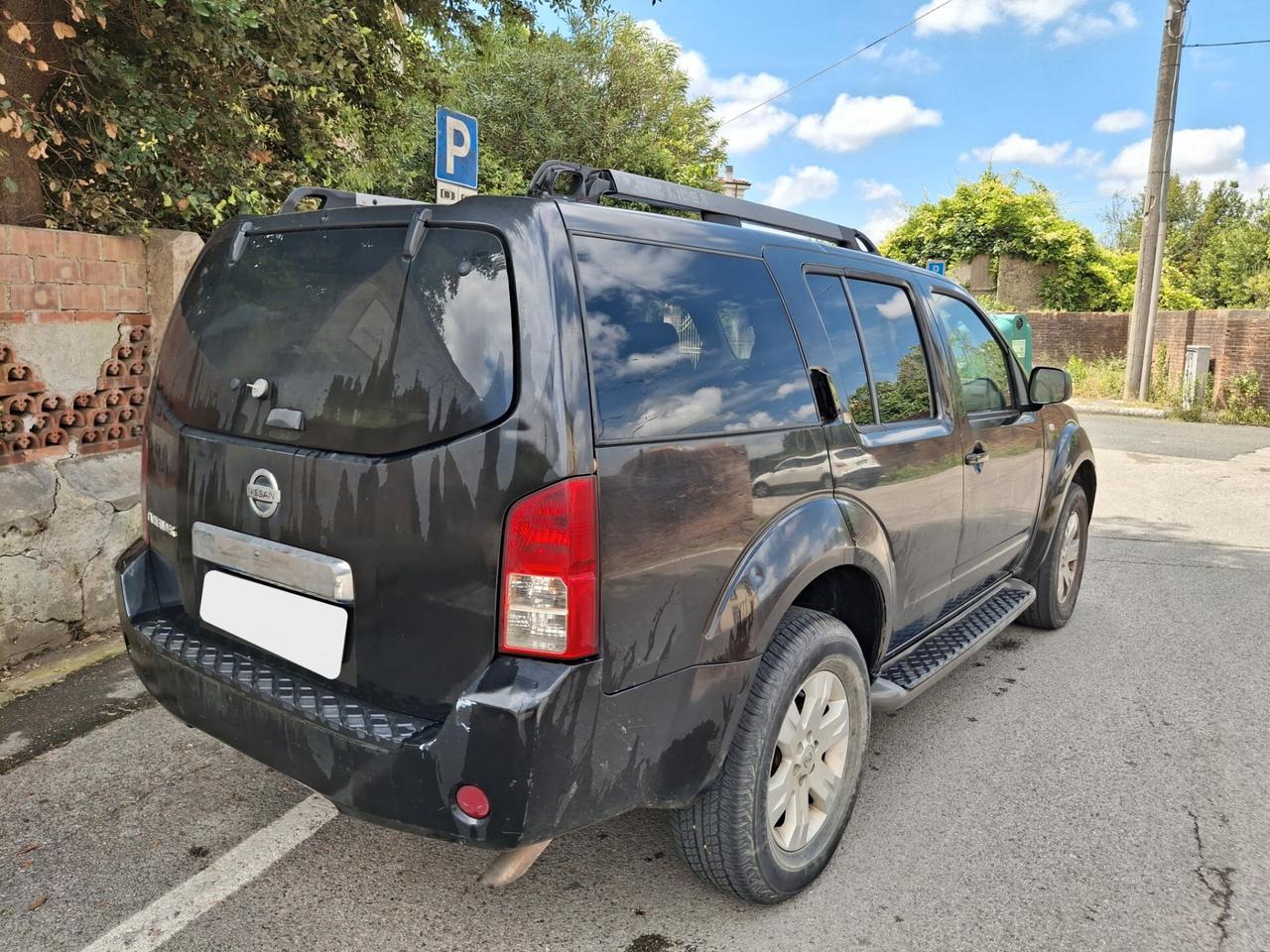 Nissan Pathfinder 2.5 dCi SE
