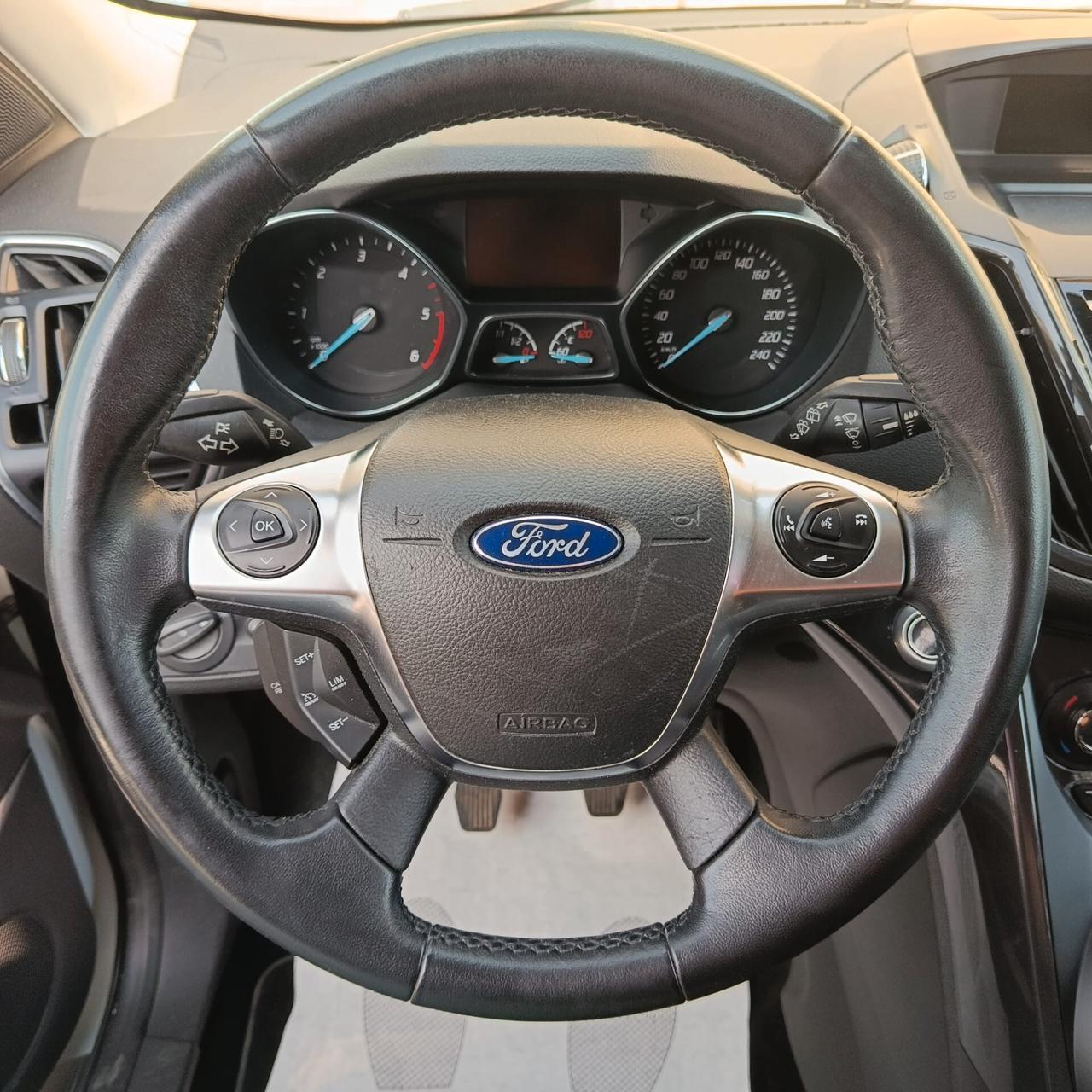 Ford KUGA 2.0 TDCI 4X4 TITANIUM EURO 6