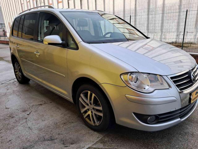 VOLKSWAGEN Touran 2.0 16V TDI Highline 7 posti neopatentati