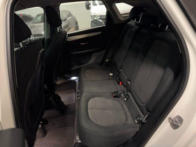 BMW 220 i Active Tourer Advantage automatica