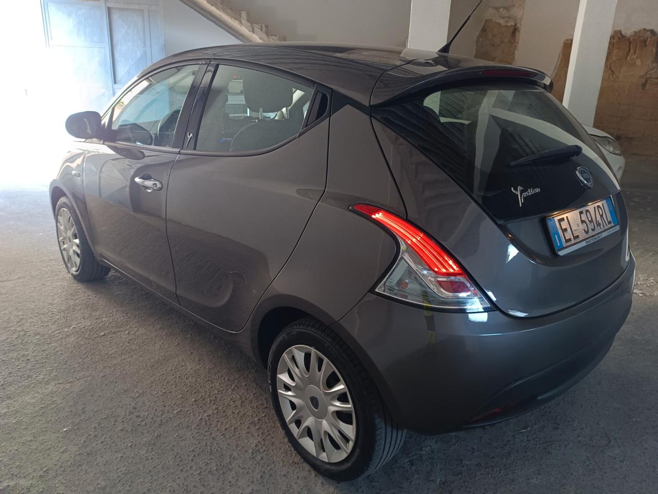 Lancia Ypsilon 1.2 69 CV Unyca