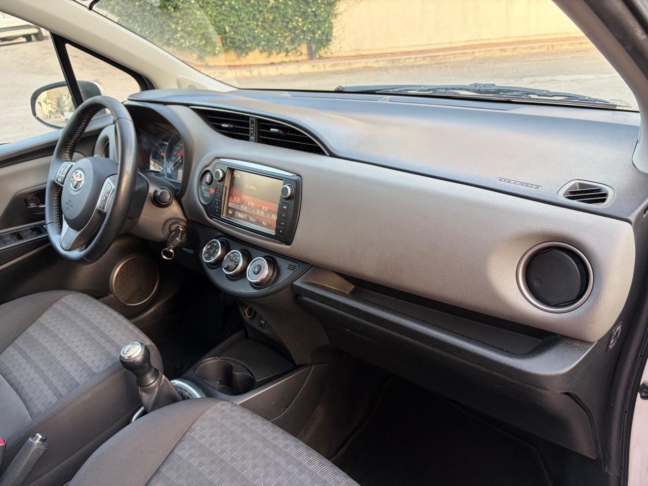 Toyota Yaris 1.0 benz ideale per neopatentati