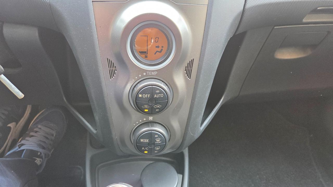 Toyota Yaris 1.0 5 porte Sol unica proprietaria km. 117.000