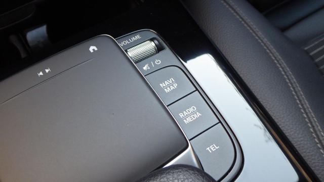 MERCEDES-BENZ A 250 Sedan e hybrid EQ Sport