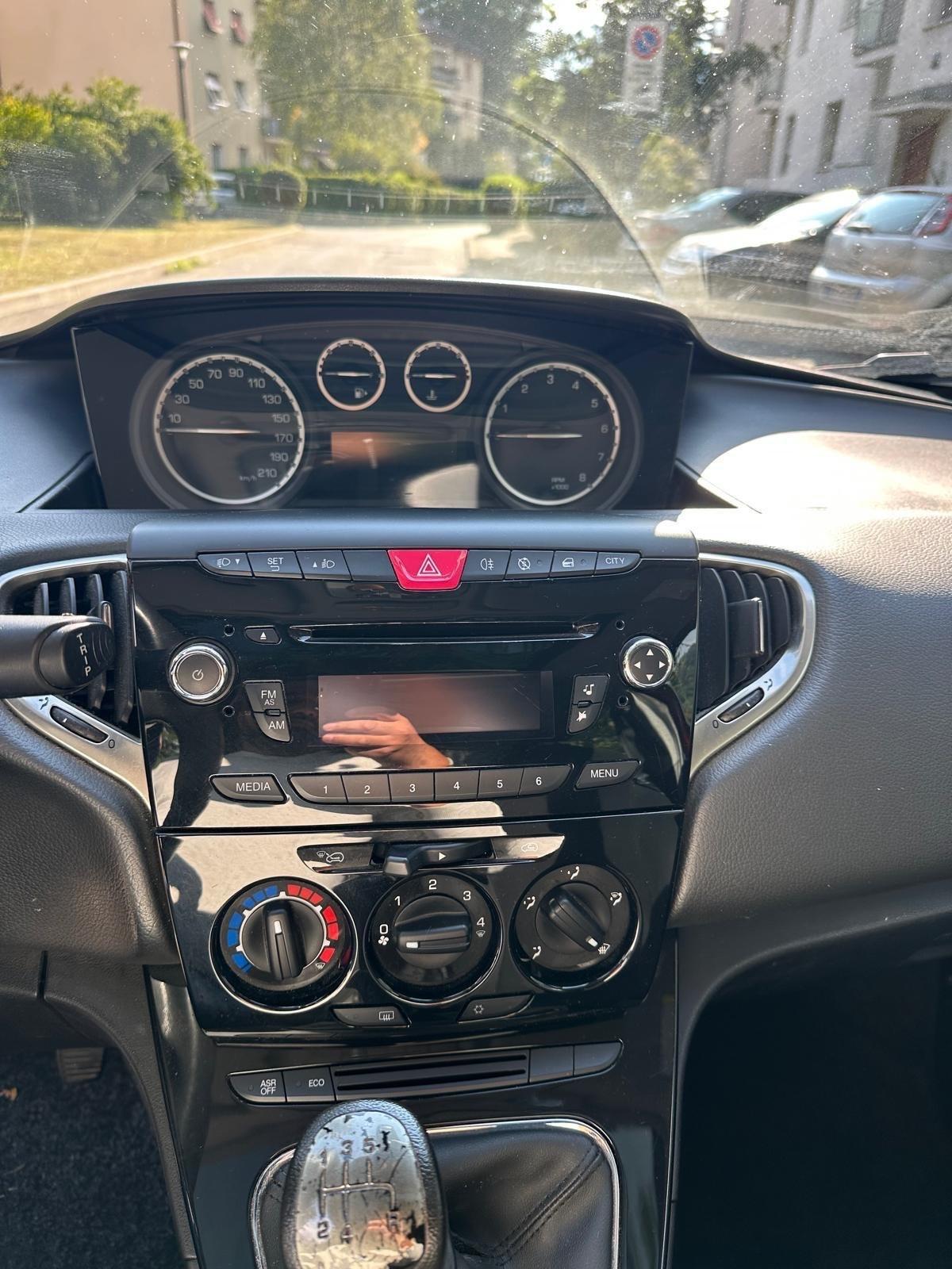 Lancia Ypsilon 0.9 TwinAir 85 CV 5 porte S&S Gold NEOPATENTATI