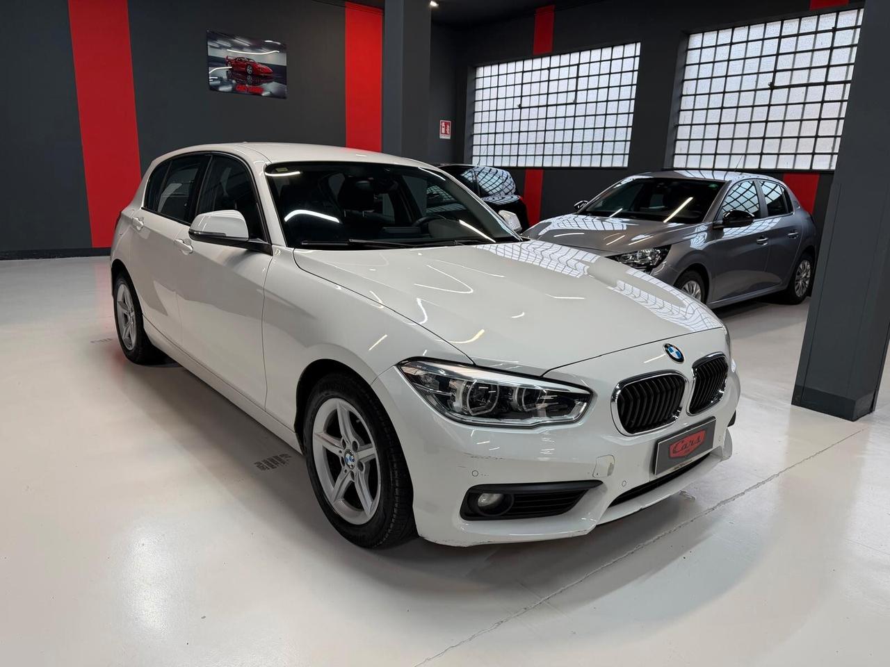 BMW Serie 1 F/20-21 2015 118d Urban 5p auto