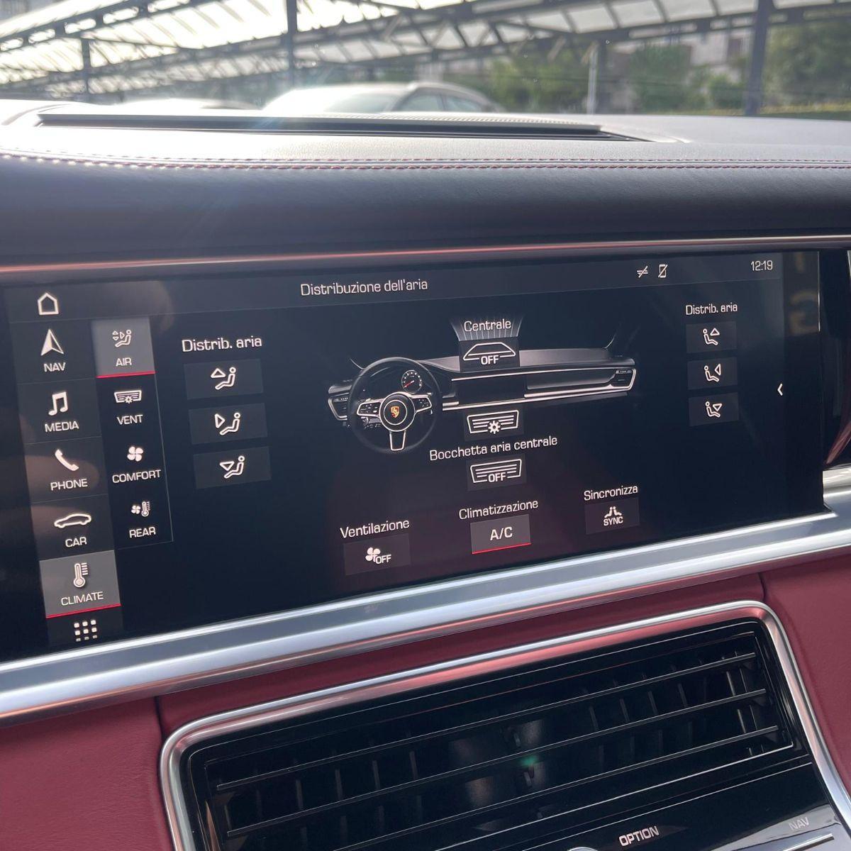 PORSCHE - Panamera -