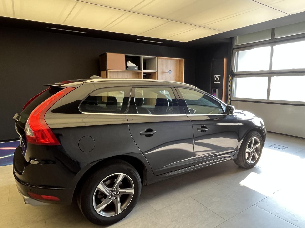 VOLVO XC60 I - XC60 2.0 d4 R-design Momentum 181cv geartronic
