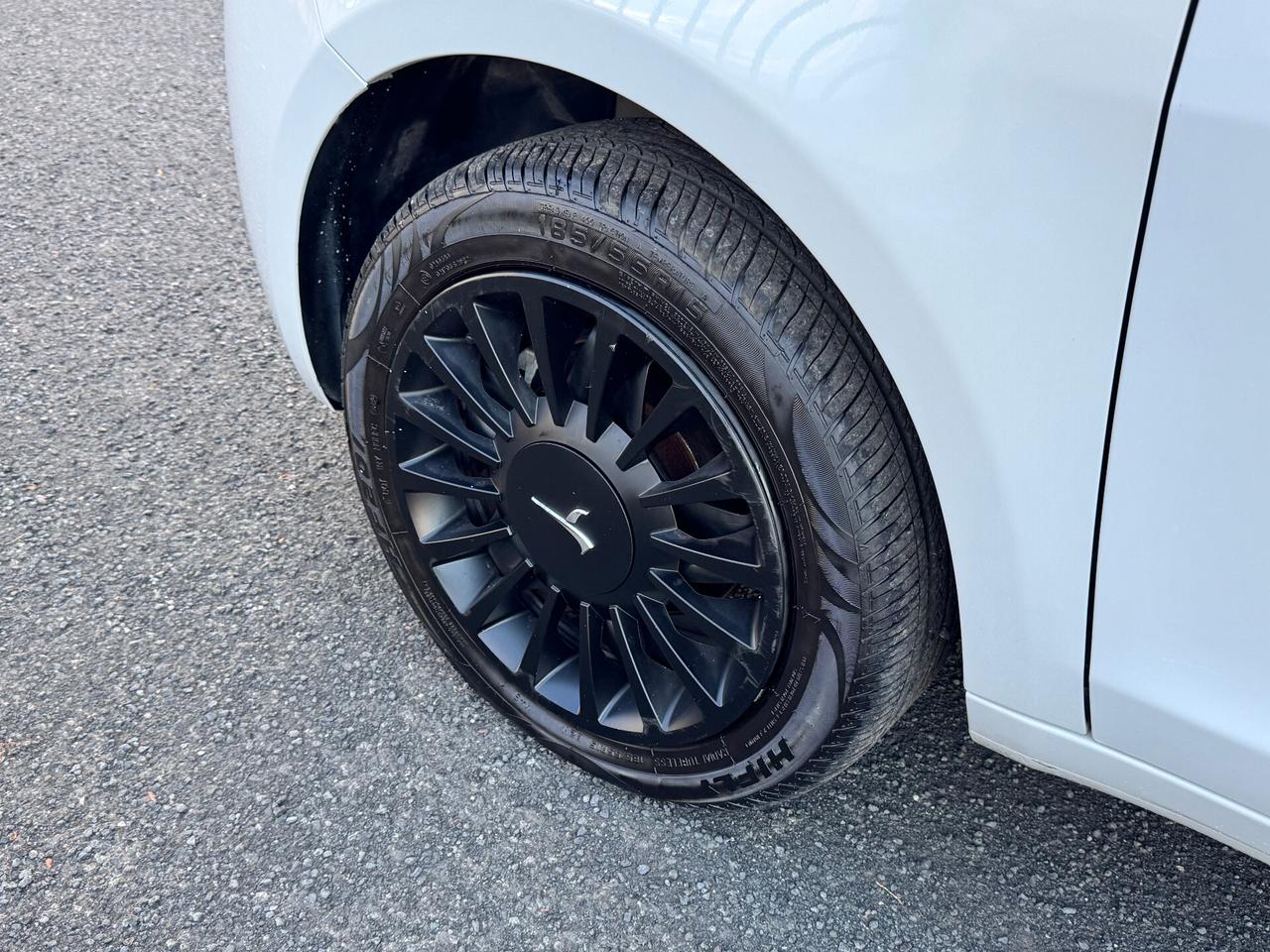 Lancia Ypsilon 1.0 FireFly 5 porte S&S Hybrid Ecochic Silver