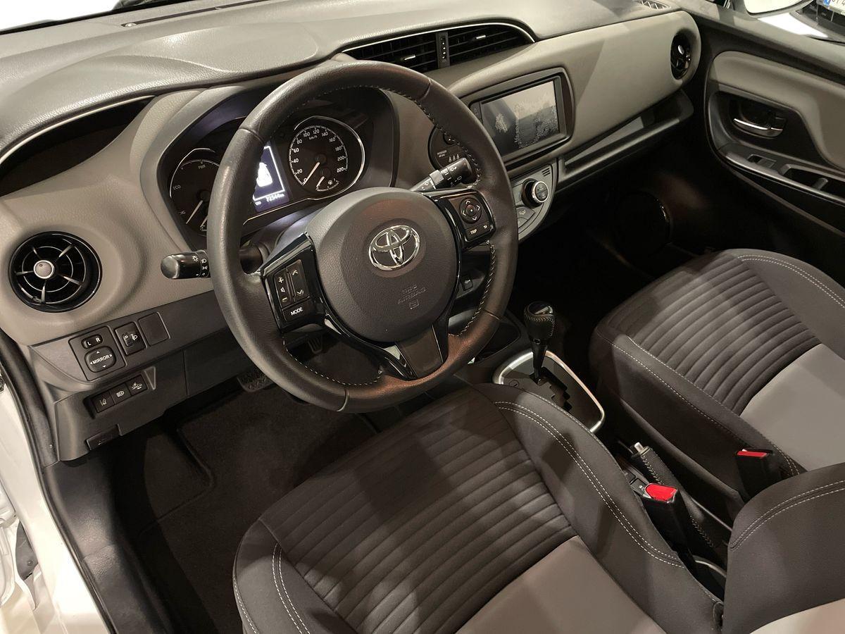 TOYOTA Yaris III 2017 - Yaris 5p 1.5h Trend White Edition my18