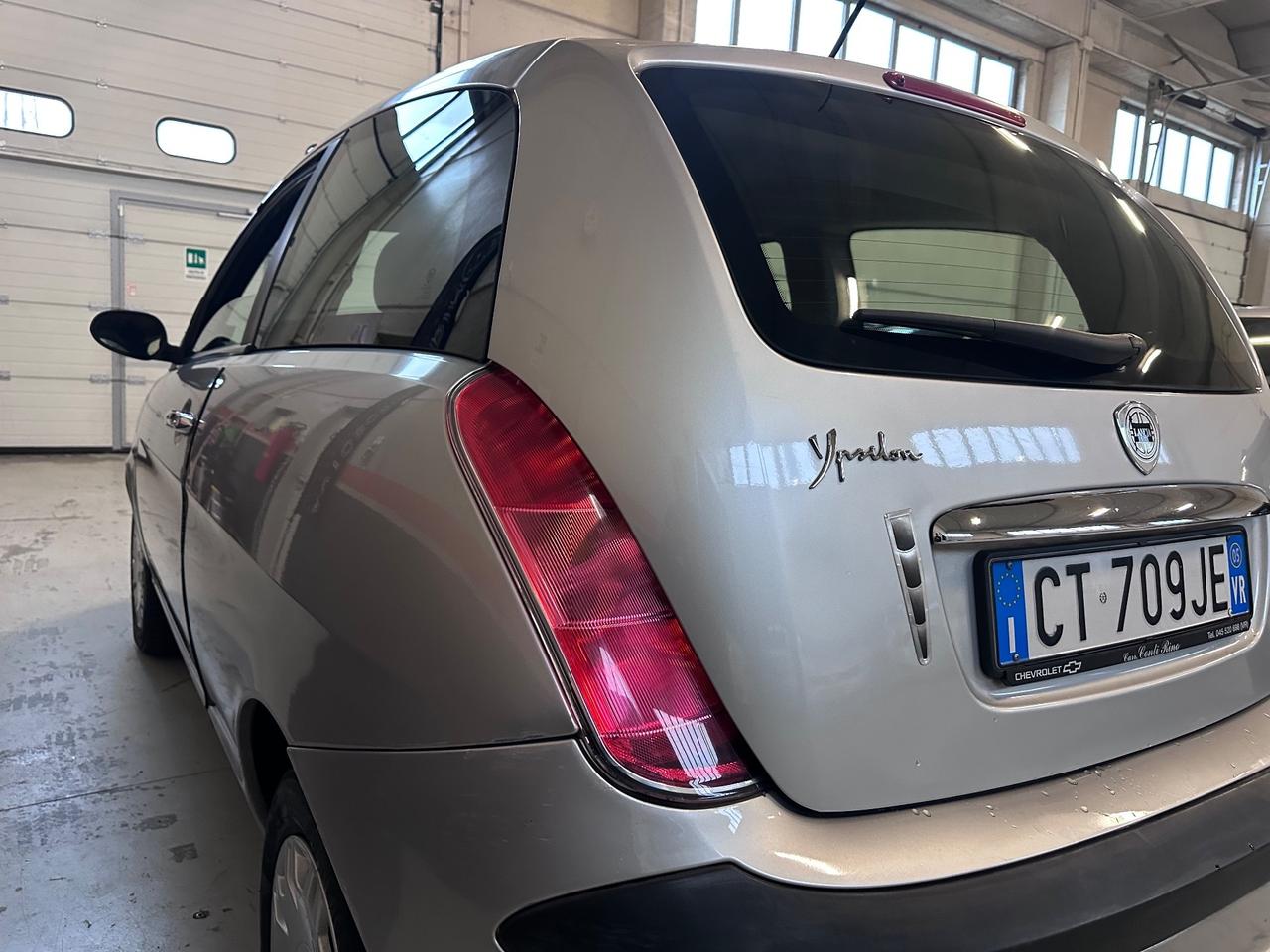 Lancia Ypsilon 1.2 16V Argento
