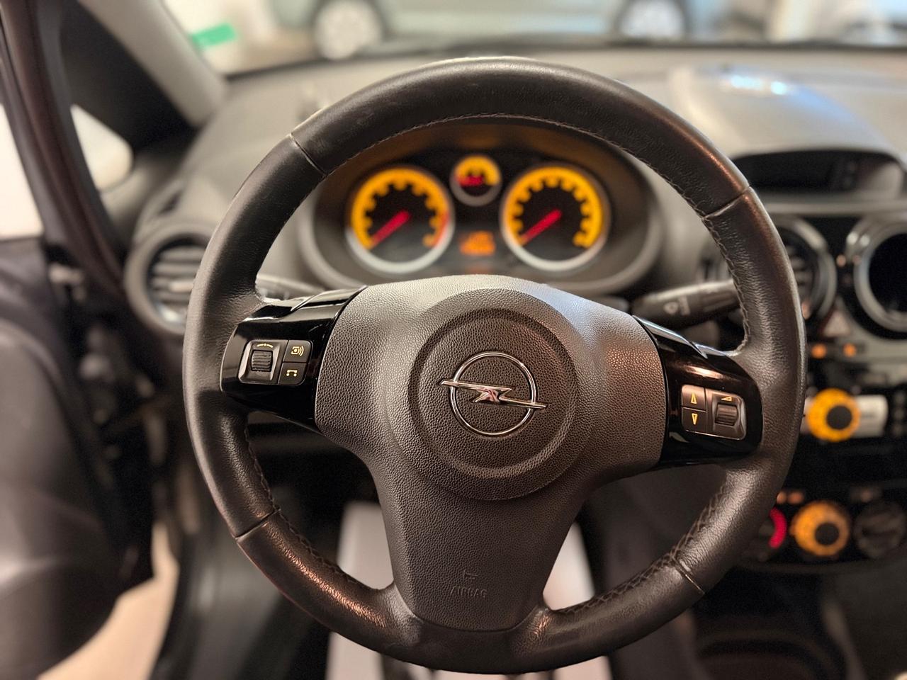 Opel Corsa 1.2 5 porte Cosmo NEOPATENTATI