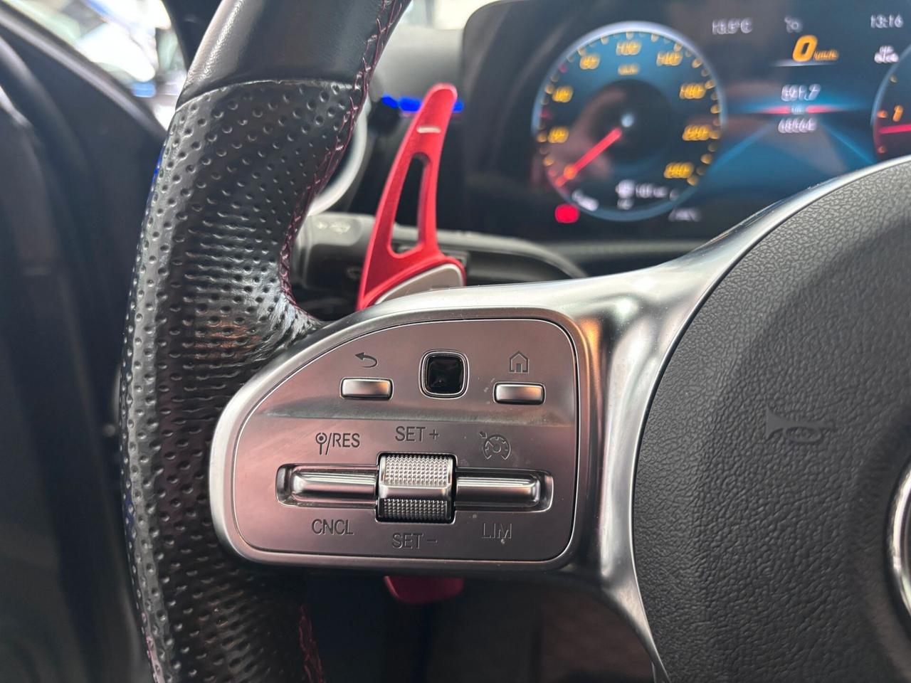 MERCEDES-BENZ A180D PREMIUM AMG LED-NAVI