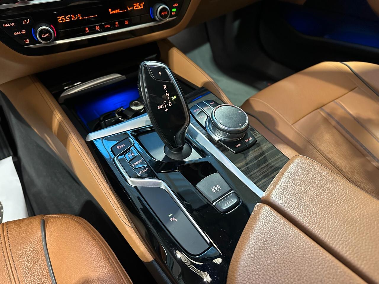 Bmw 520 d xDrive Touring Luxury - LUCI AMBIENTE RETROCAMERA