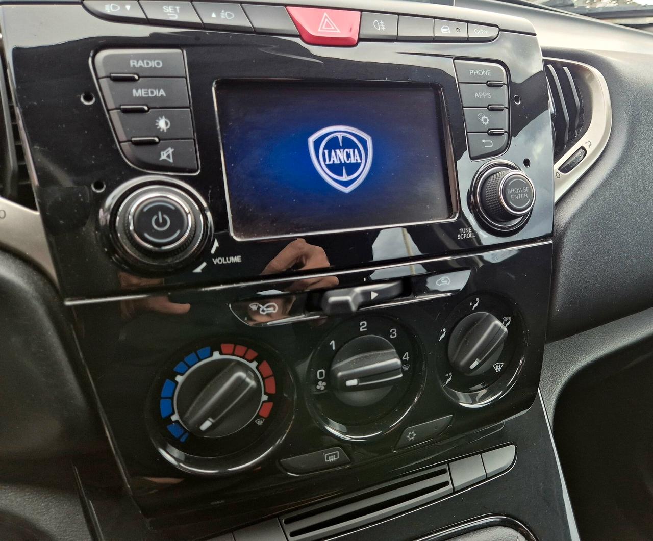 Lancia Ypsilon 1.2 69 CV 5 porte neopatentati