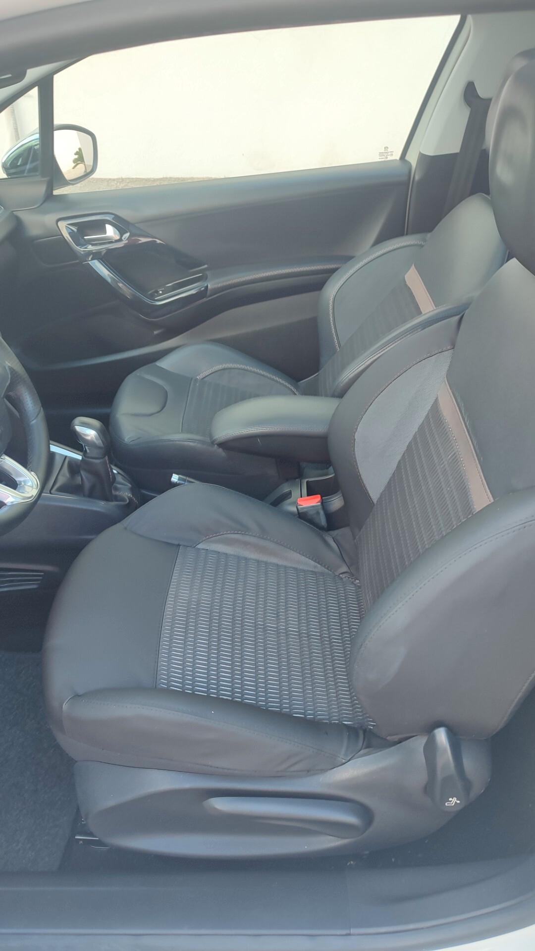 Peugeot 208 1.4 HDI TETTO PANORAMICO