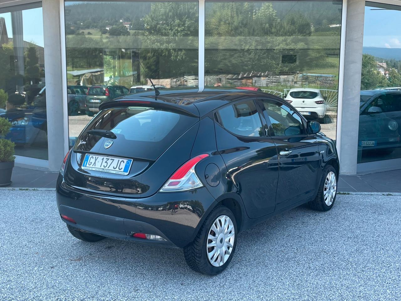 Lancia Ypsilon 1.2 69 CV 5 porte "NEOPATANTATI"