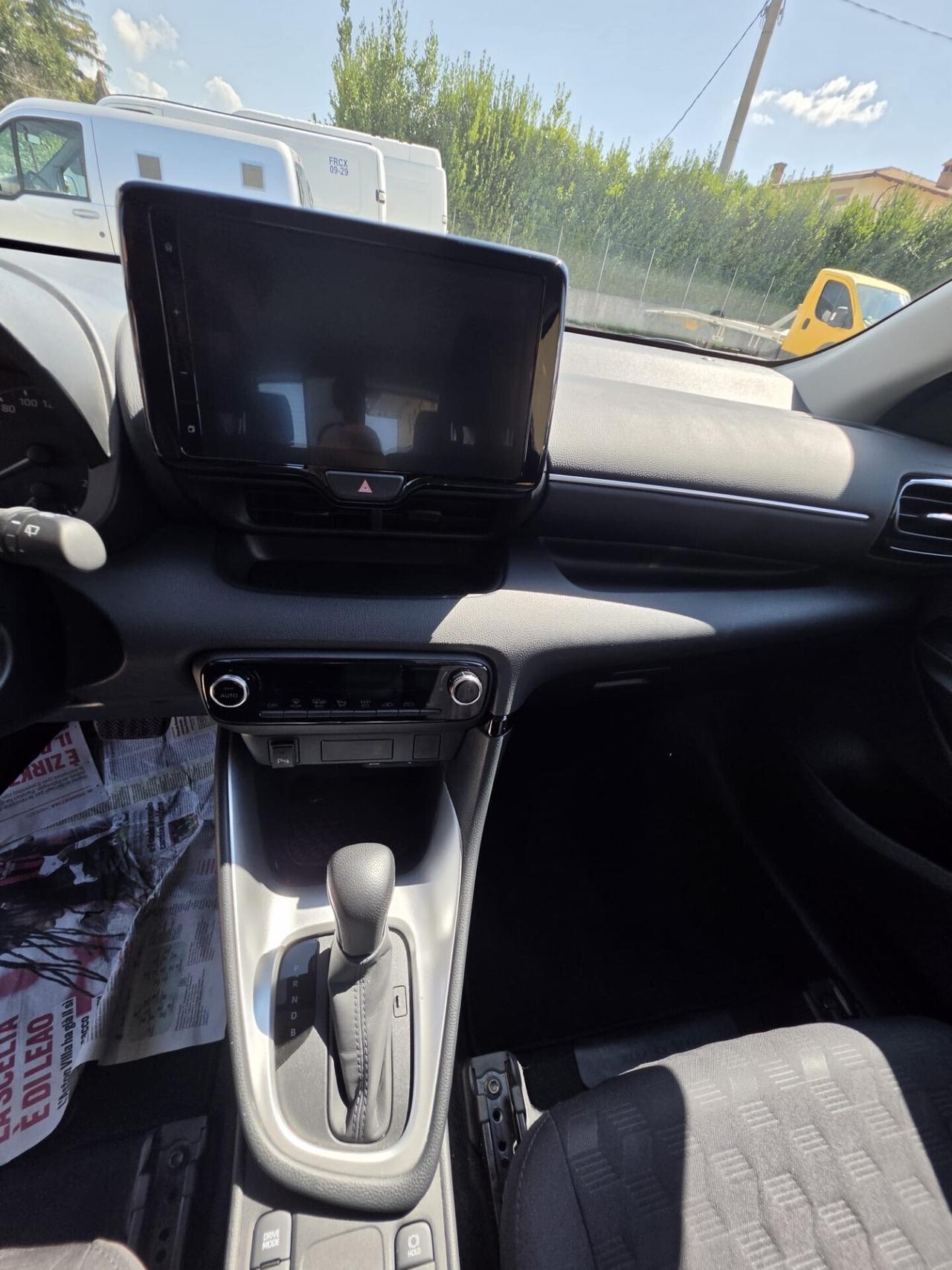 Toyota Yaris 1.5 Hybrid 5 porte Trend 6500 km automatico full