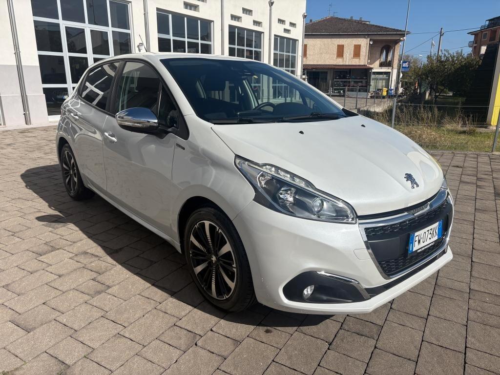 Peugeot 208 PureTech 5 porte Signature