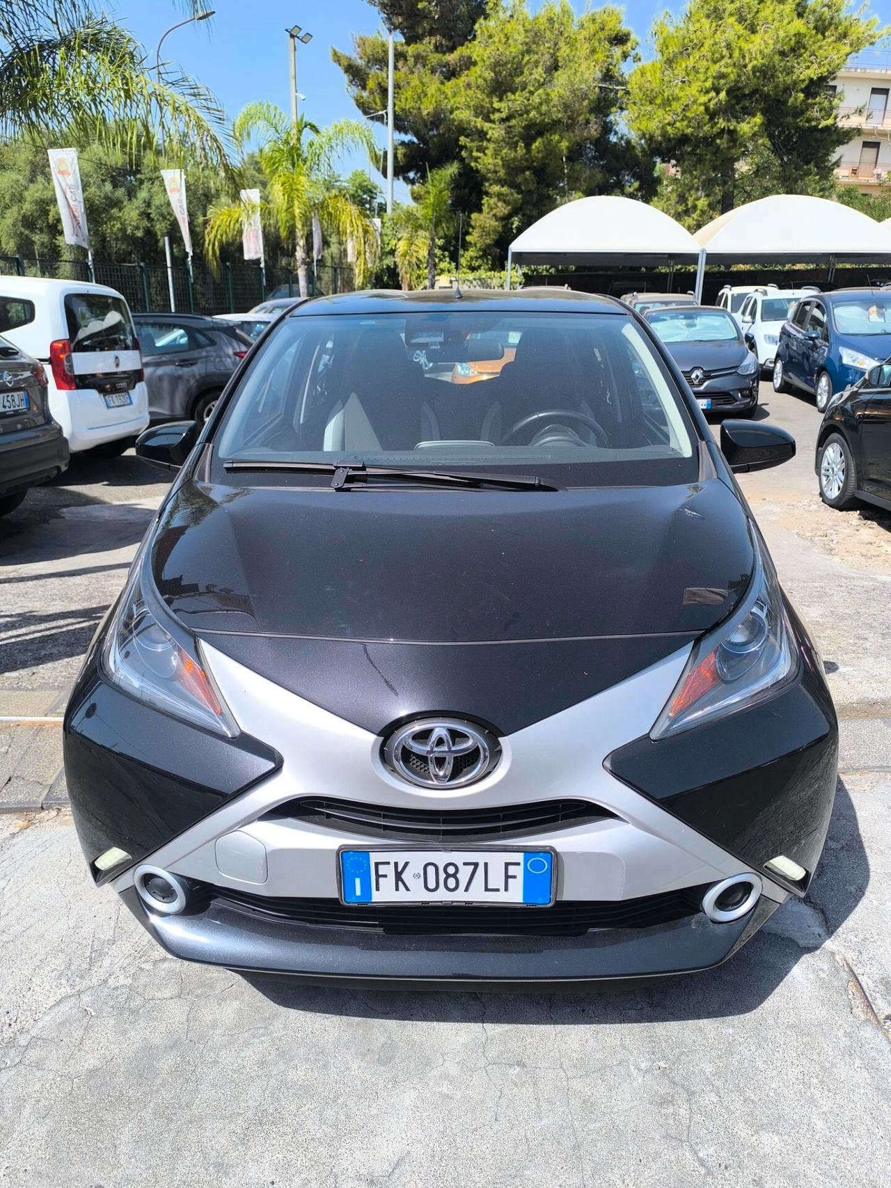 Toyota Aygo 1.0 VVT-i 69 CV 5 porte x-black TSS