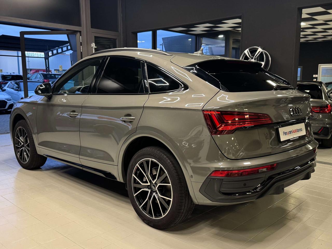 Audi Q5 SPB 40 TDI quattro S tronic Identity Black MATRIX