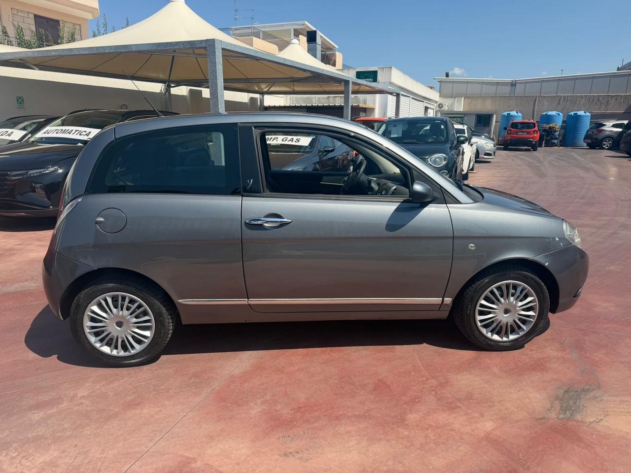 Lancia Ypsilon 1.3 MJT 75 CV Oro Bianco