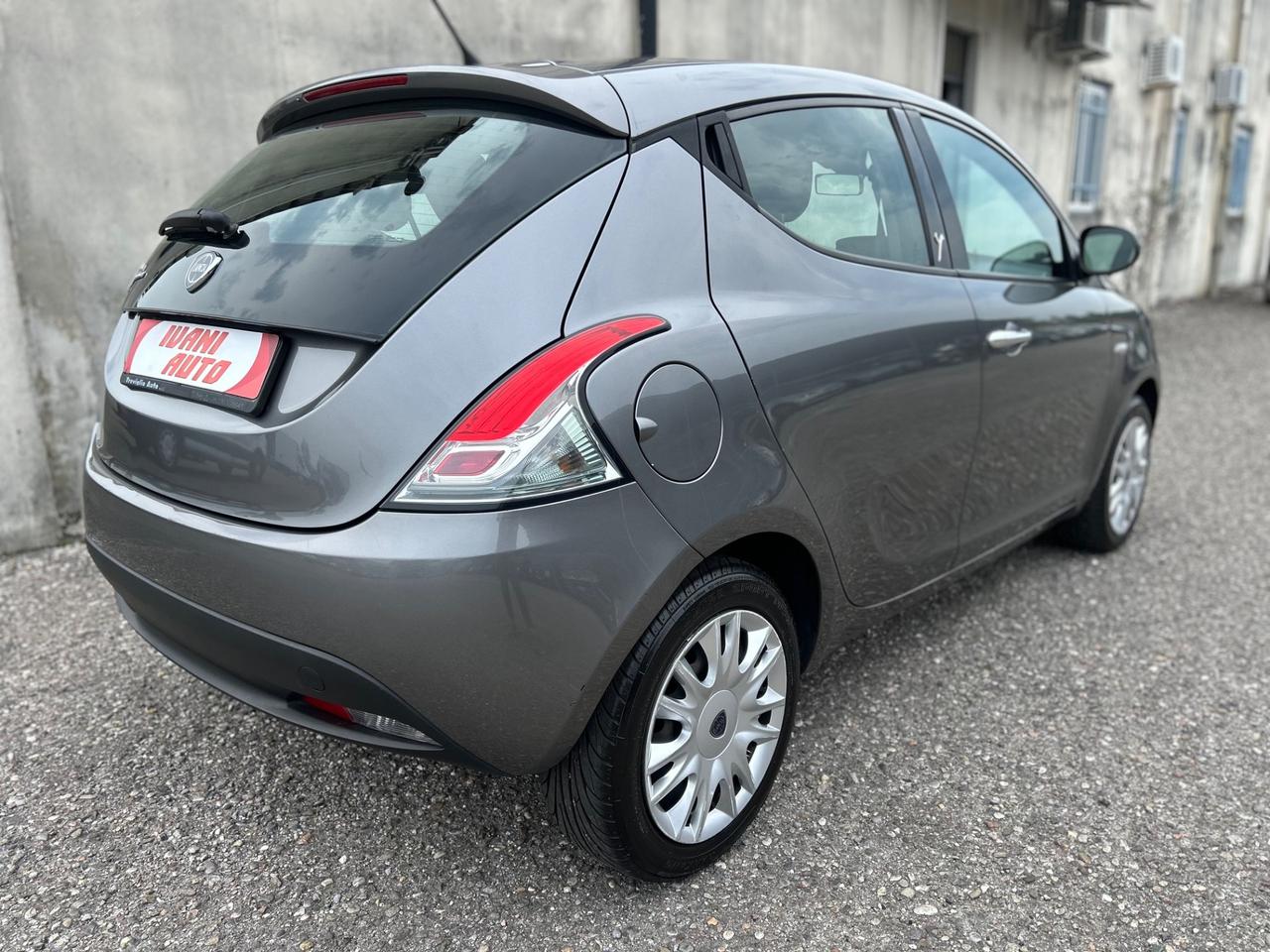Lancia Ypsilon 1.2 69 CV 5 porte S&S Silver