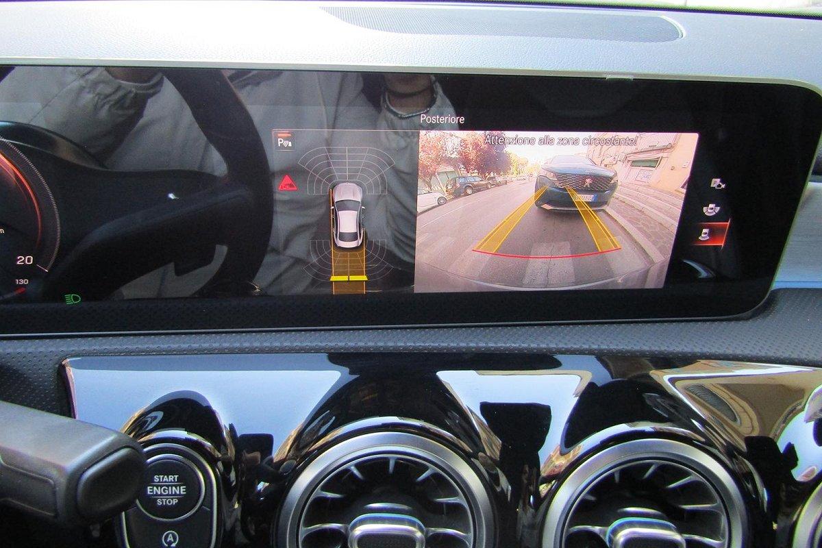 MERCEDES CLA 180 d Automatic Premium