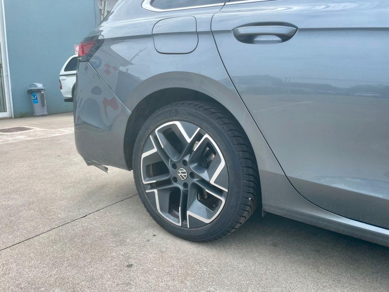 VW Passat Variant 2.0 TDI SCR EVO DSG Business * SINISTRATA*