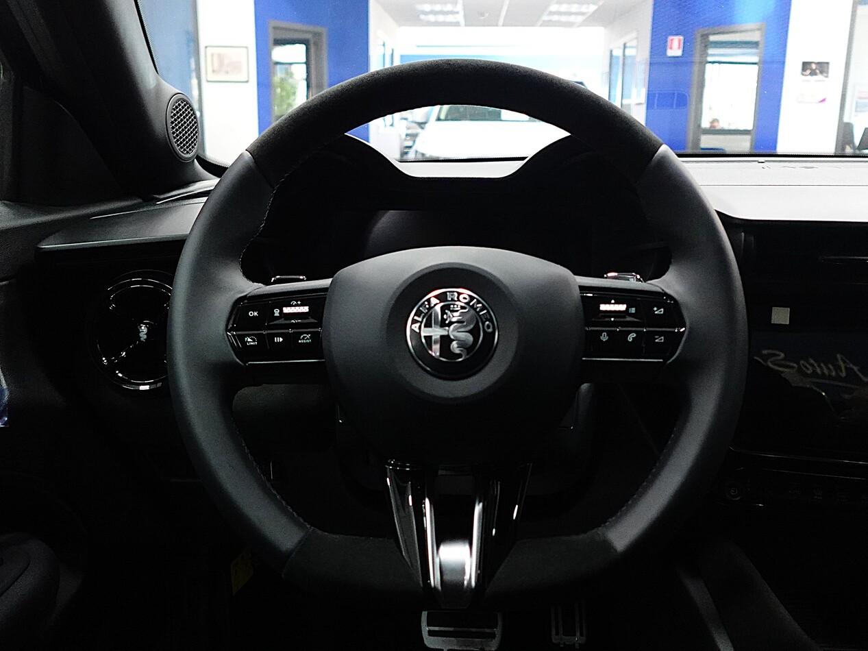 Alfa Romeo Junior 1.2 IBRIDA 145 CV EDCT6 SPECIALE PACK SPORT