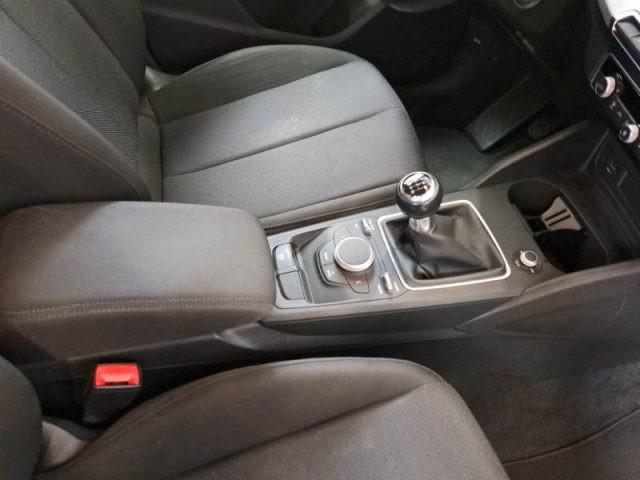 AUDI Q2 30 TDI Business