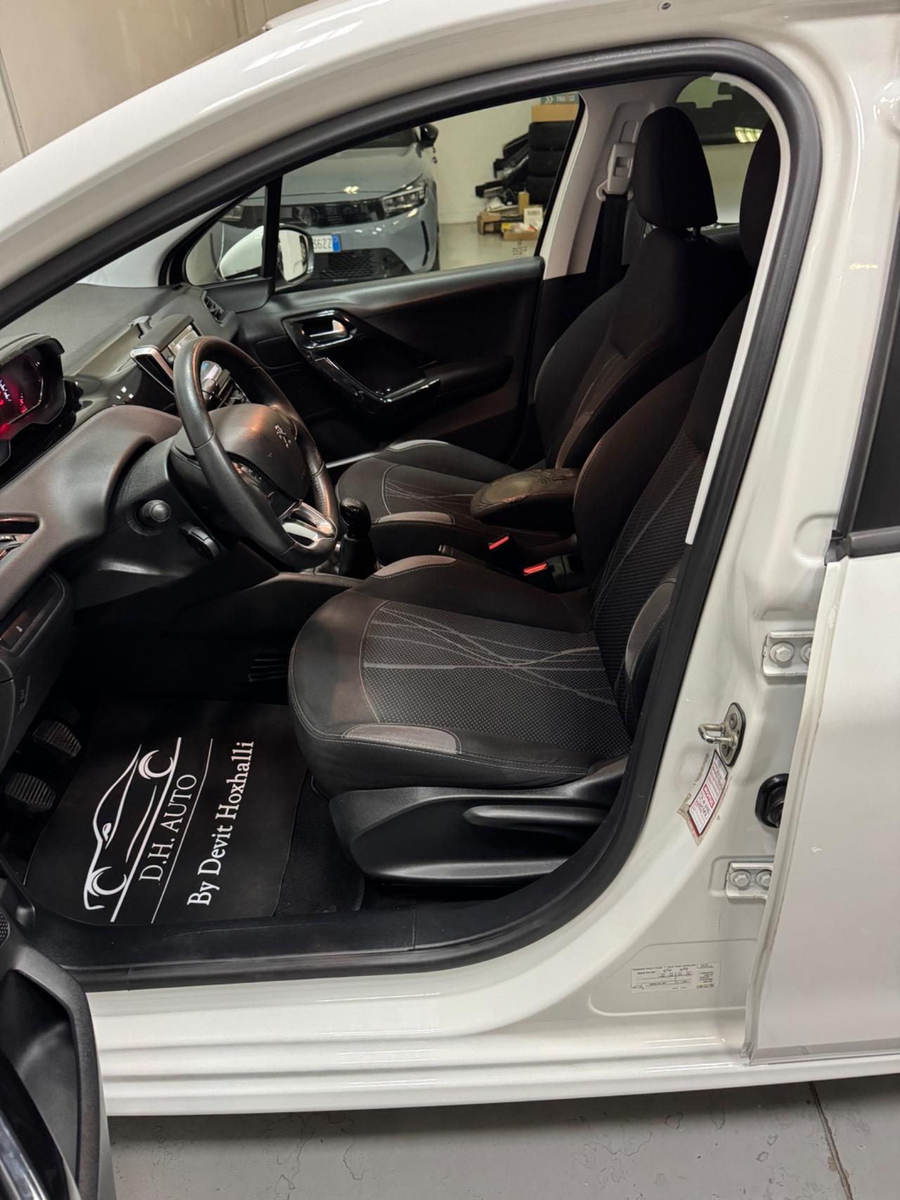 Peugeot 208 1.4 HDi 68 CV 5 porte Allure