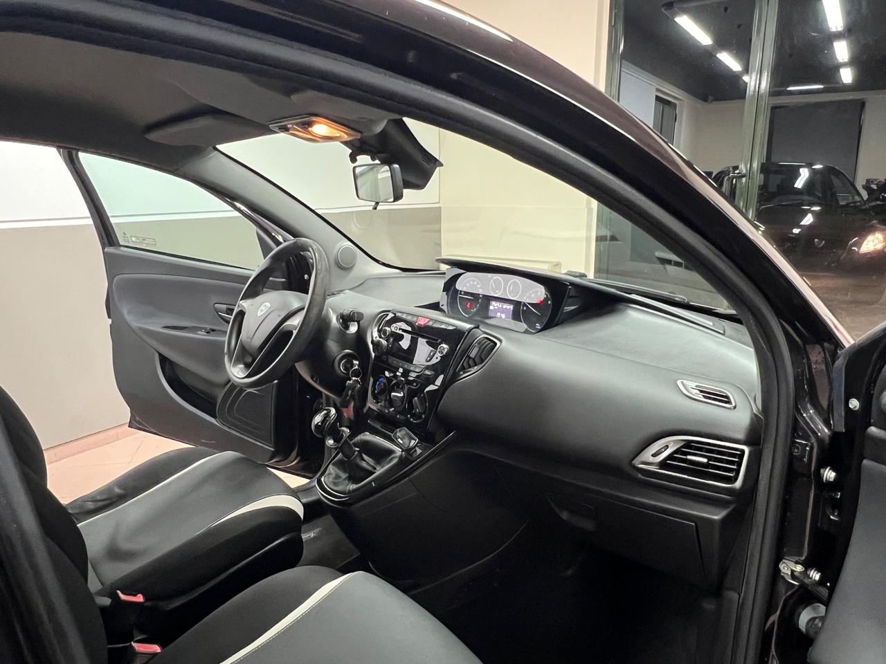 Lancia Ypsilon 1.2 69 CV 5 porte Elefantino (EURO6b)