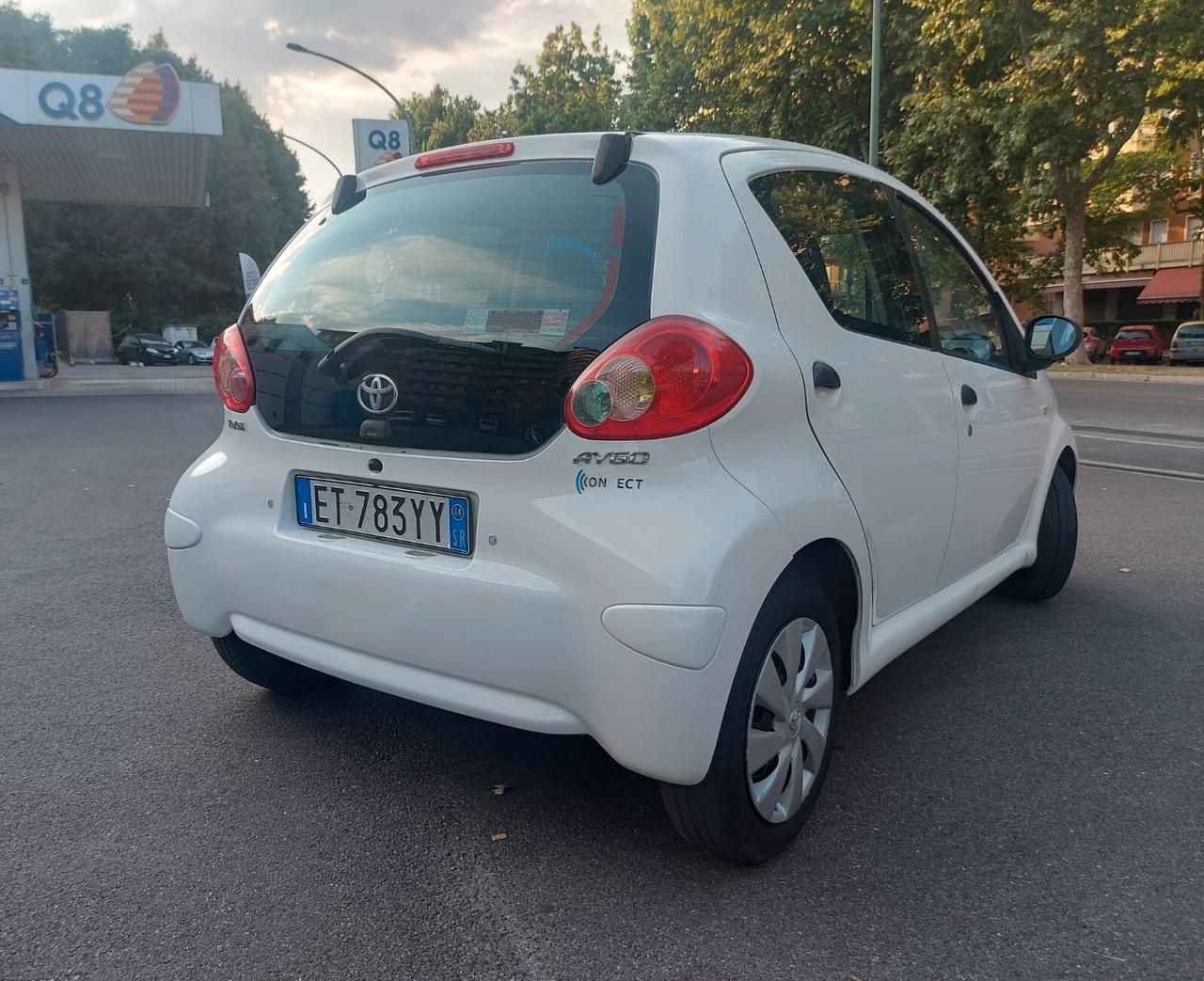 Toyota Aygo - con SENSORI DI PARCHEGGIO