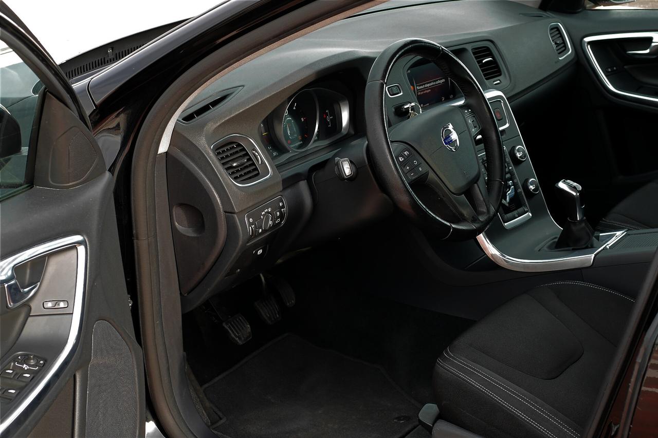 Volvo V60 D2 R-design