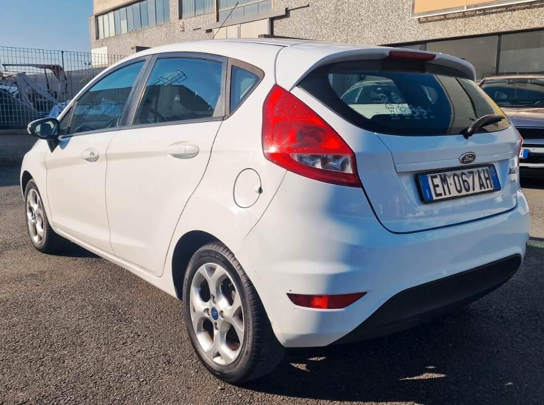 Ford Fiesta 1.4 TDCi 70CV 5 porte Titanium
