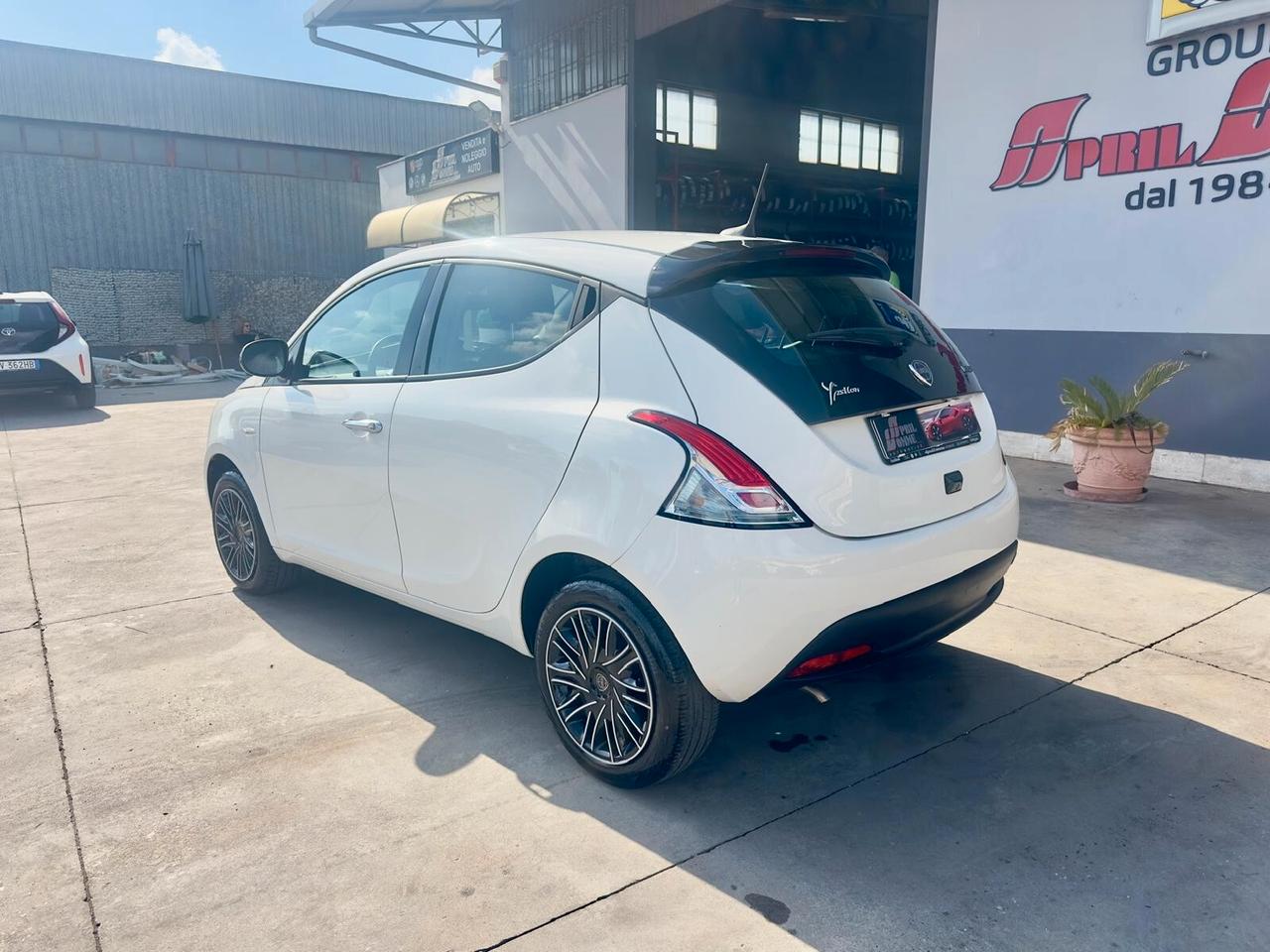 Lancia Ypsilon 1.0 FireFly 5 porte S&S Hybrid Silver PREZZO PROMO